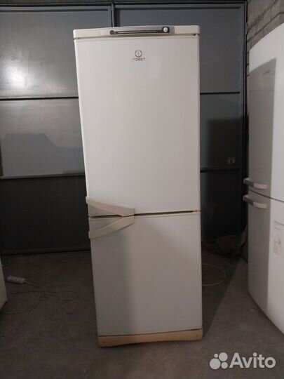 Холодильник indesit