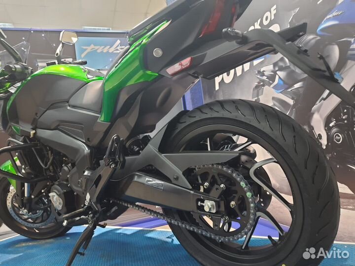 Мотоцикл Bajaj Dominar 400 Touring Зелёный