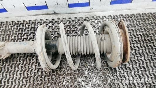 Стойка передняя правая suzuki liana 1 (LSE15N501)