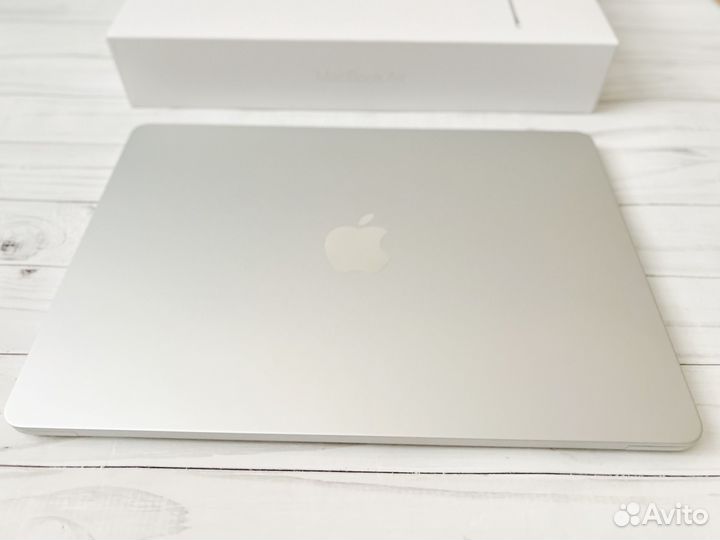 Apple MacBook Air 13 2022 m2 256 идеал