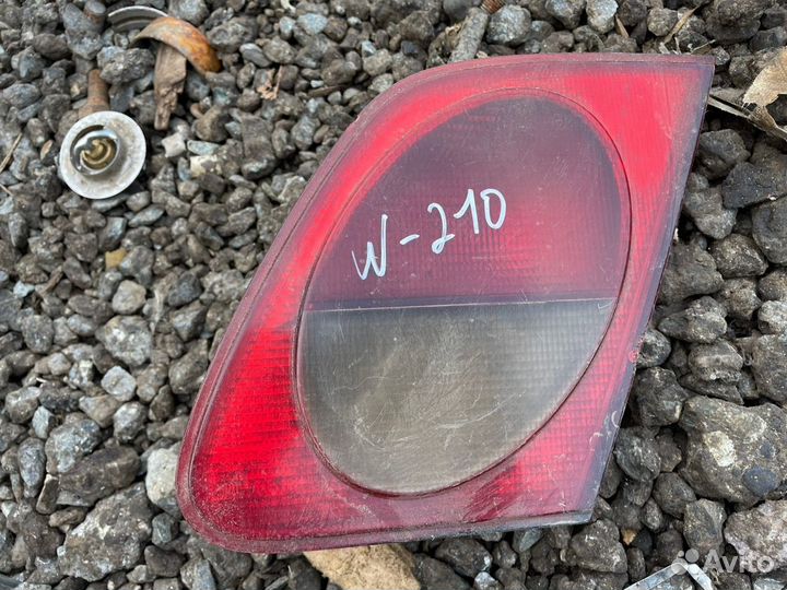 Мерседес w210 фонарь задний правый в крышку багажн