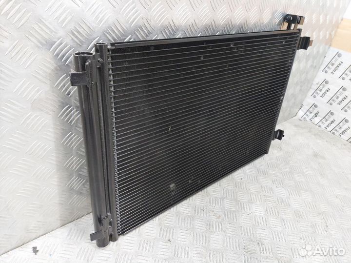 Радиатор дополнительный системы охлаждения Audi A8
