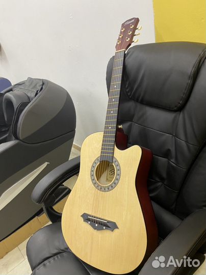Акустическая гитара натуральная