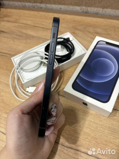 iPhone 12, 64 ГБ