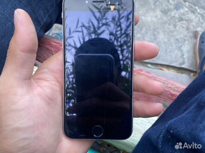 Телефон iPhone 6s