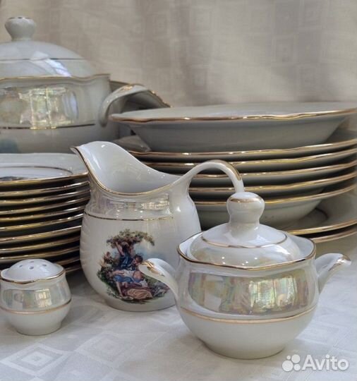 Фарфоровый набор посуды 