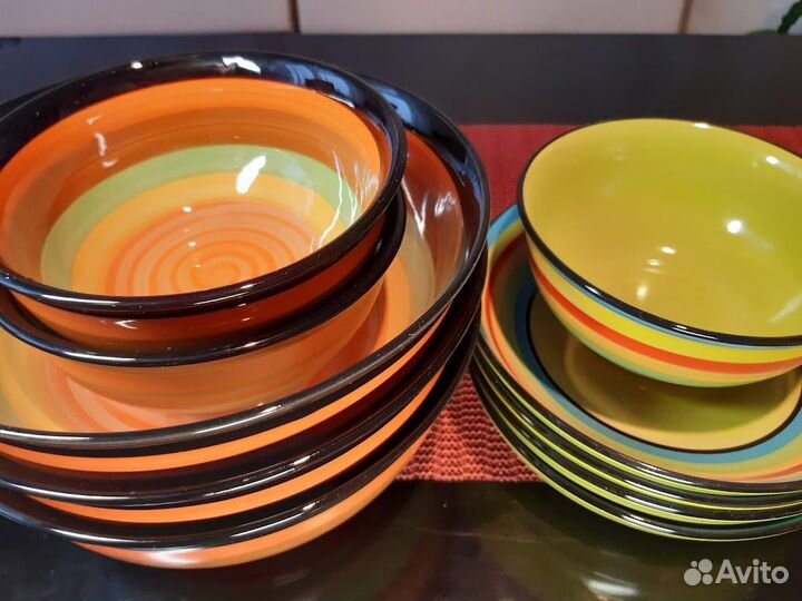 Набор керамической цветной посуды