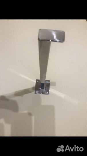 Вешалка настенная металлическая