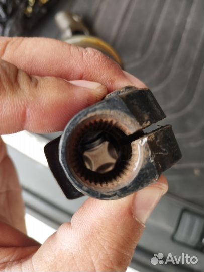 Вал рулевого управления (карданчик)