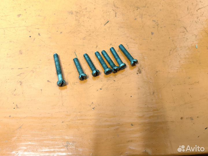 Винты левой крышки двигателя Иж Юпитер 3