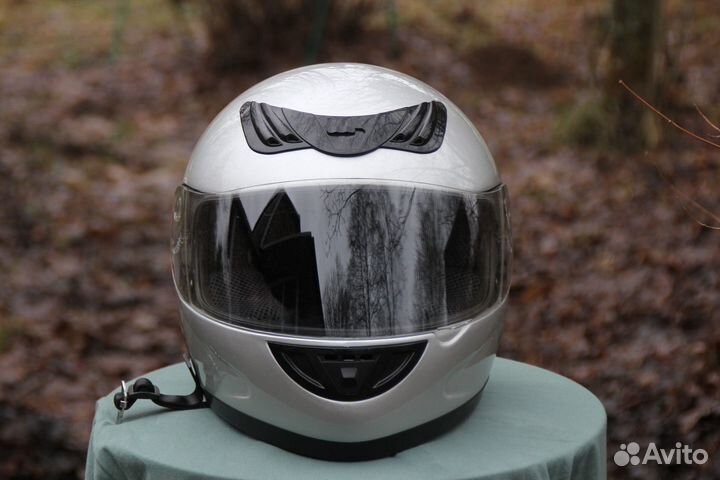 Мотошлемы два