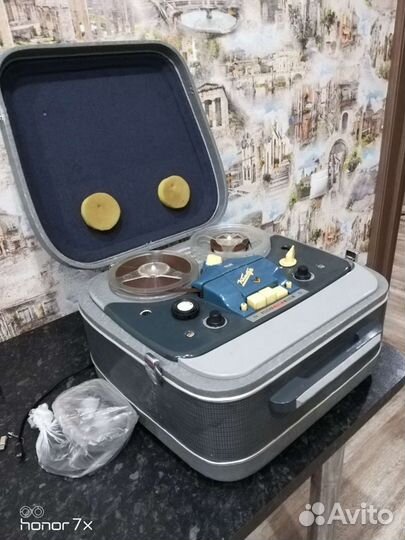 Катушечный магнитофон комета