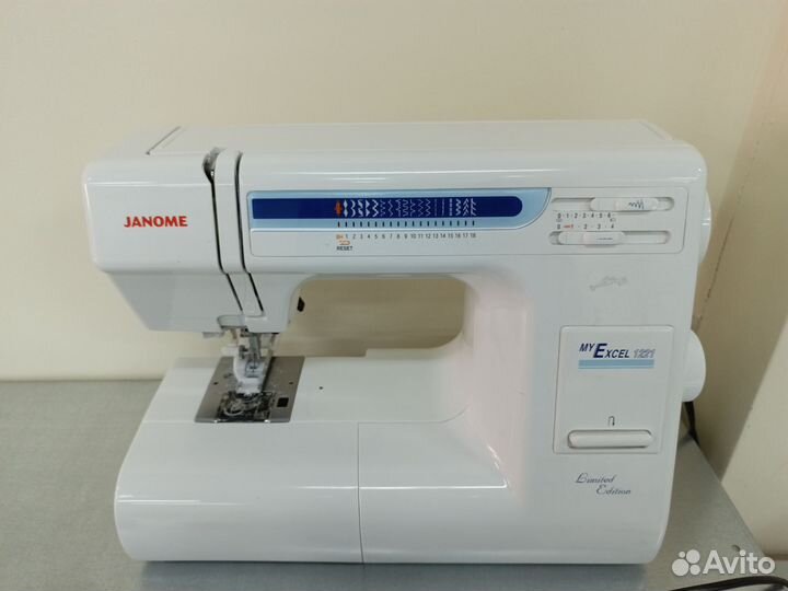 Швейная машина Janome
