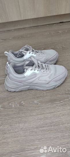 Кроссовки женские