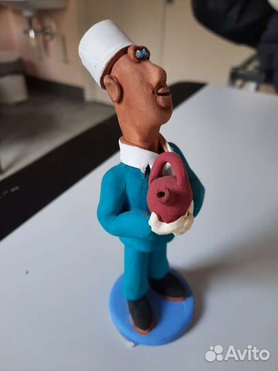 Статуэтка врача