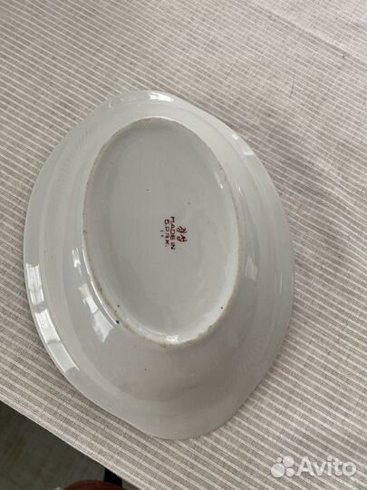 Посуда разных лет в ассортименте