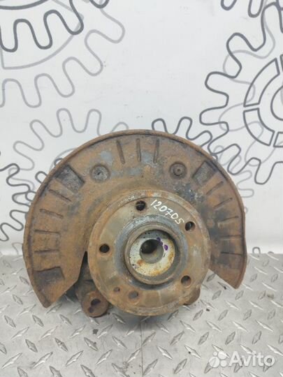 Кулак поворотный правый Mercedes-Benz Vito W639