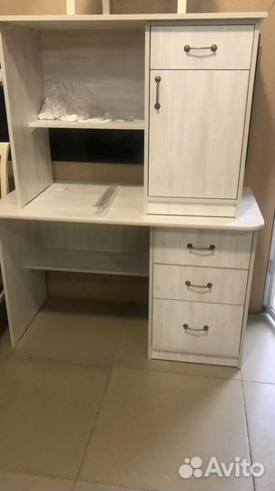 Рабочие и компьютерные столы от производителя