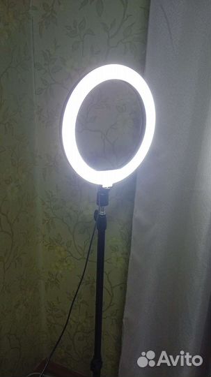 Кольцевая светодиодная лампа