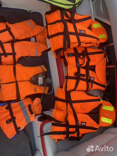 Спасательные жилеты