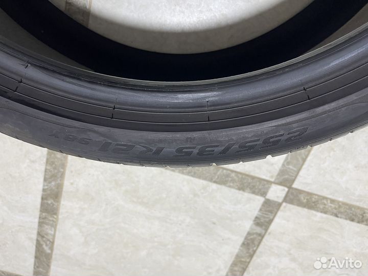 Pirelli P Zero 35/30 R21 и 7/28 R15.5 21Y