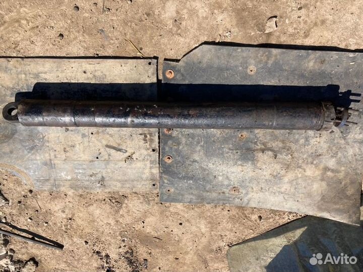 Гидроцилиндр плиты