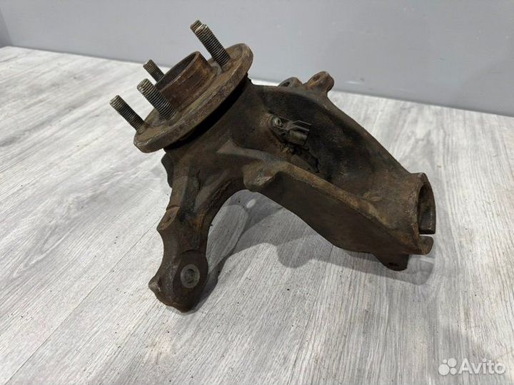Кулак поворотный передний левый Ford Focus 3 2012