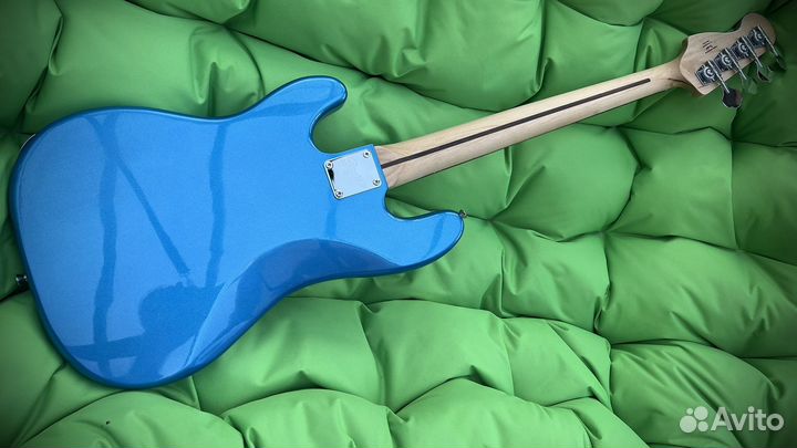 Бас гитара squier precision bass - новая