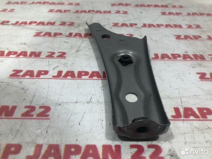 Крепление крыла переднее правое Toyota Rav4 ACA21