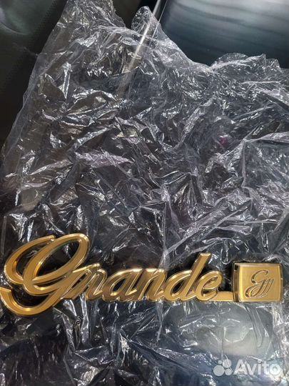 Золотые значки (шильдики) Toyota Mark II 90