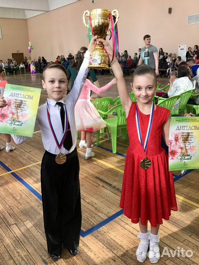 Рейтинговое платье для бальных танцев