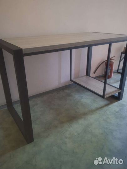 Стол компьютерный