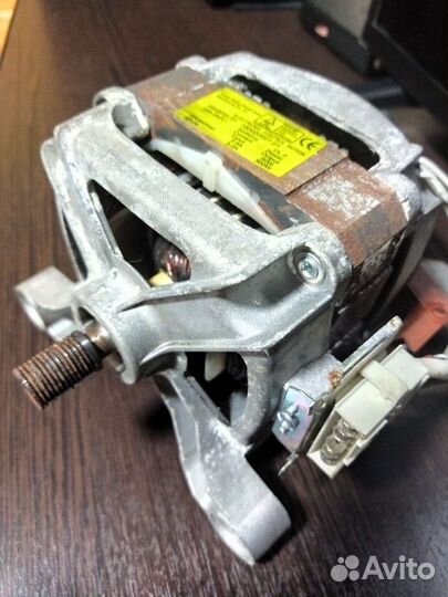 Двигататель стиральной машины Indesit