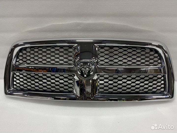 Решетка радиатора на Dodge RAM