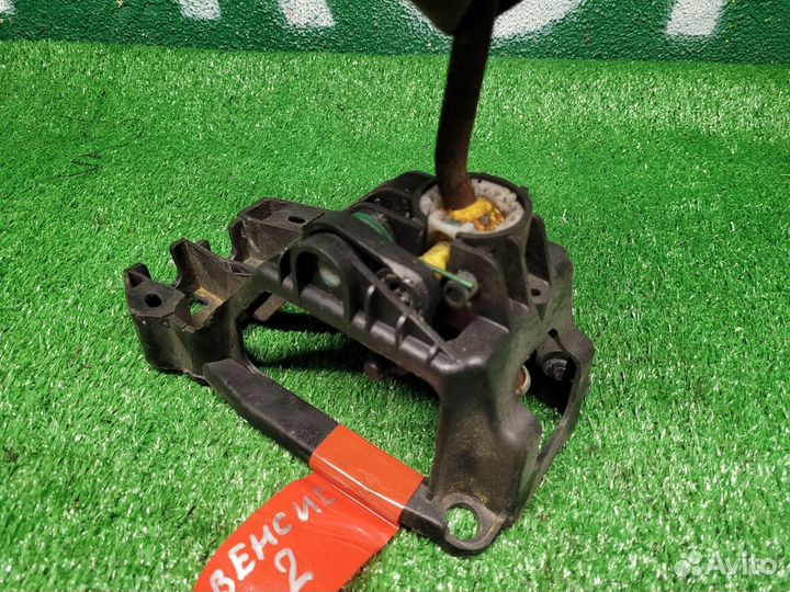 Кулиса кпп на Toyota Avensis