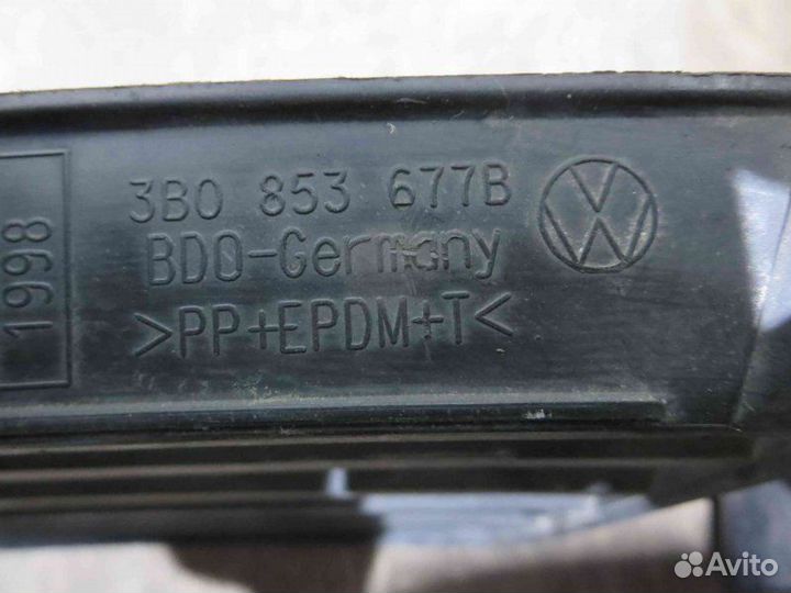 Решетка в бампер передний лев Volkswagen Passat B5