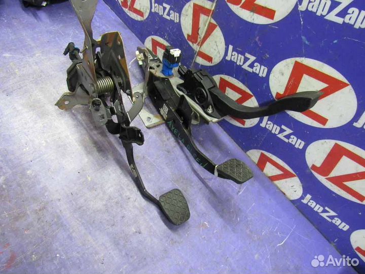 Педаль газа Mazda Axela BL6FJ