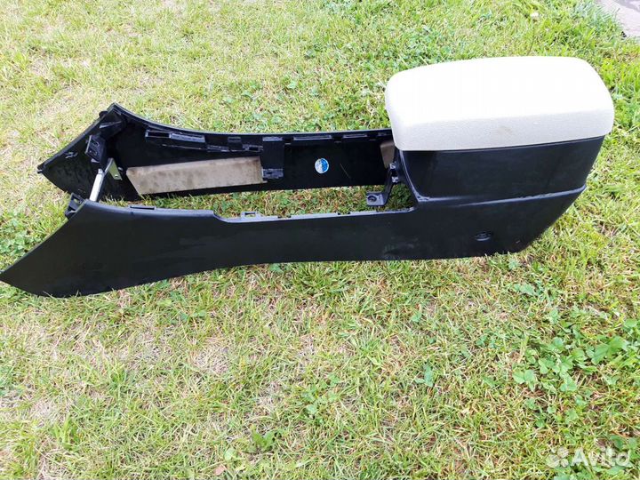 Подлокотник FAW Besturn B50