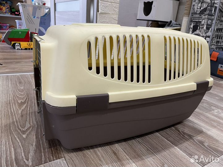Переноска для кошек и мелких собак