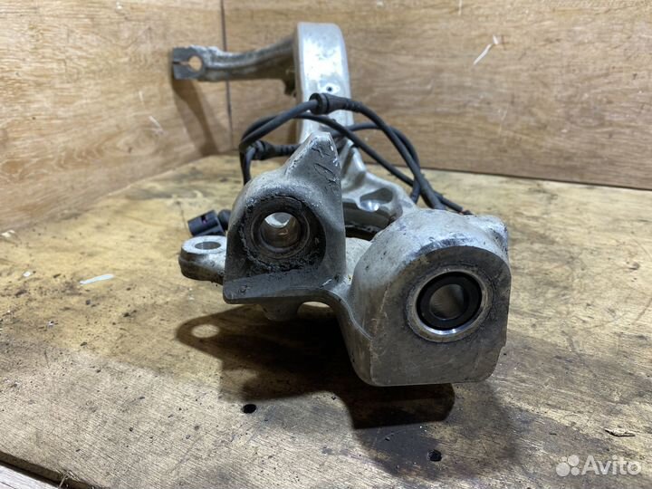 Поворотный кулак левый Audi A4 B6, A4 B7 X121