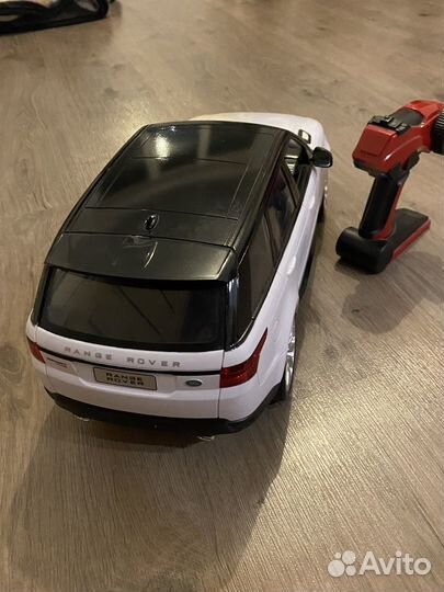 Машинка Range Rover Sport в масштабе 1:14