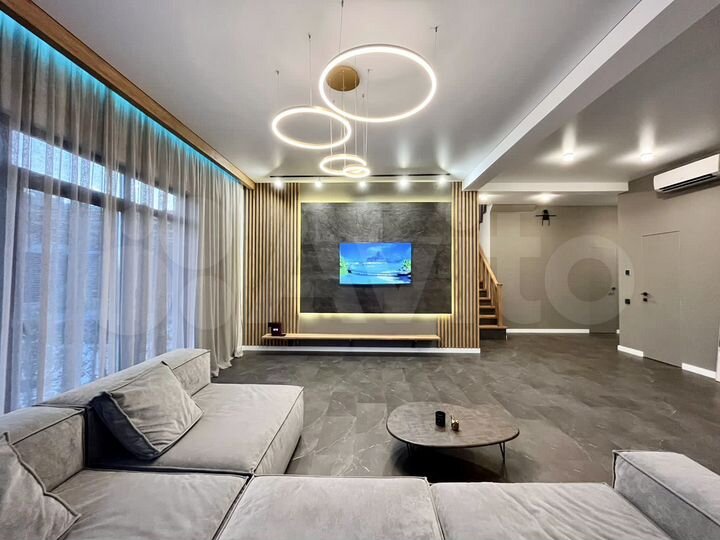 Дом 218 м² на участке 6 сот.