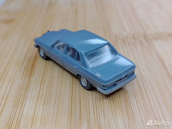 Mercedes Benz 240D (W123) 1975-1986