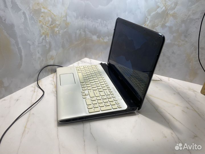 Шустрый Ноутбук i3/6Gb/SSD+HHD sony