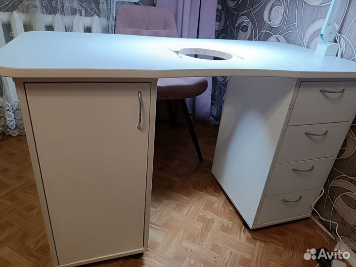 Маникюрный стол бу
