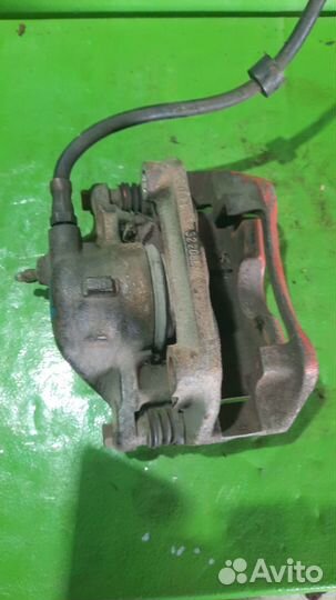 Суппорт тормозной Mercedes-Benz E-Class слева спер