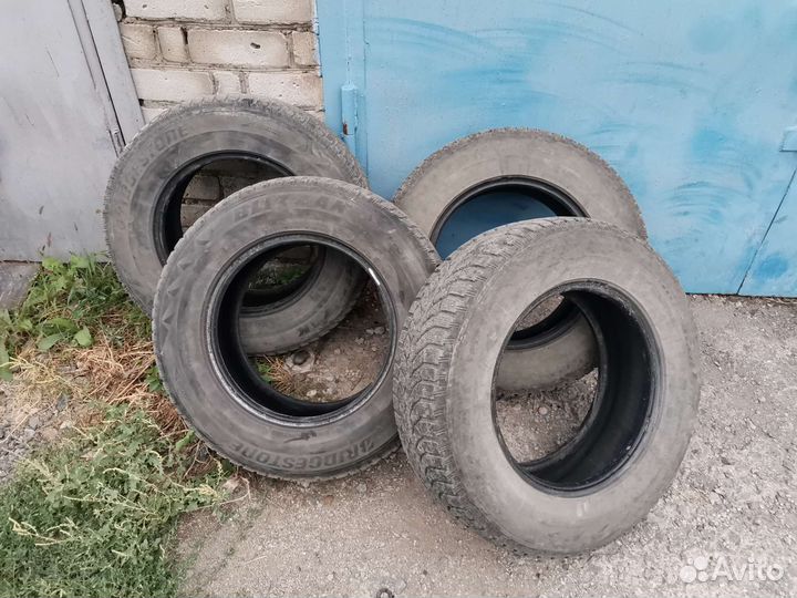 Bridgestone Blizzak Spike-01 225/70 R16