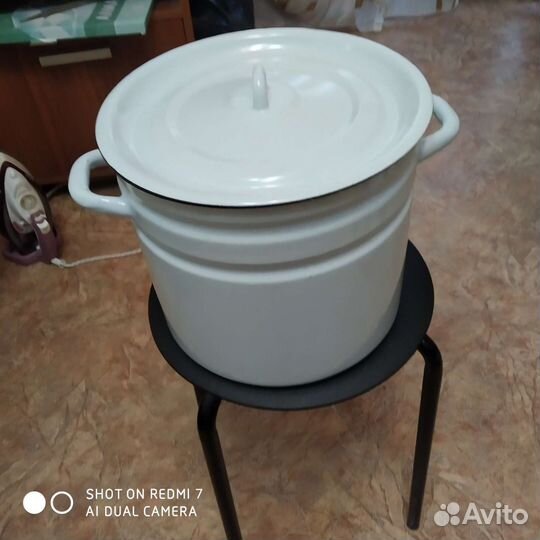 Кастрюля эмалированная большая