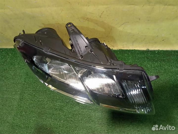 Фара правая LADA Largus 2021