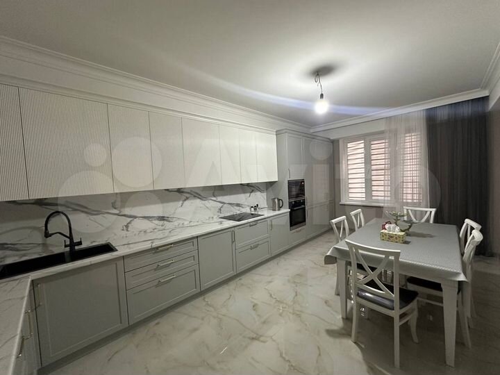 2-к. квартира, 90 м², 9/10 эт.